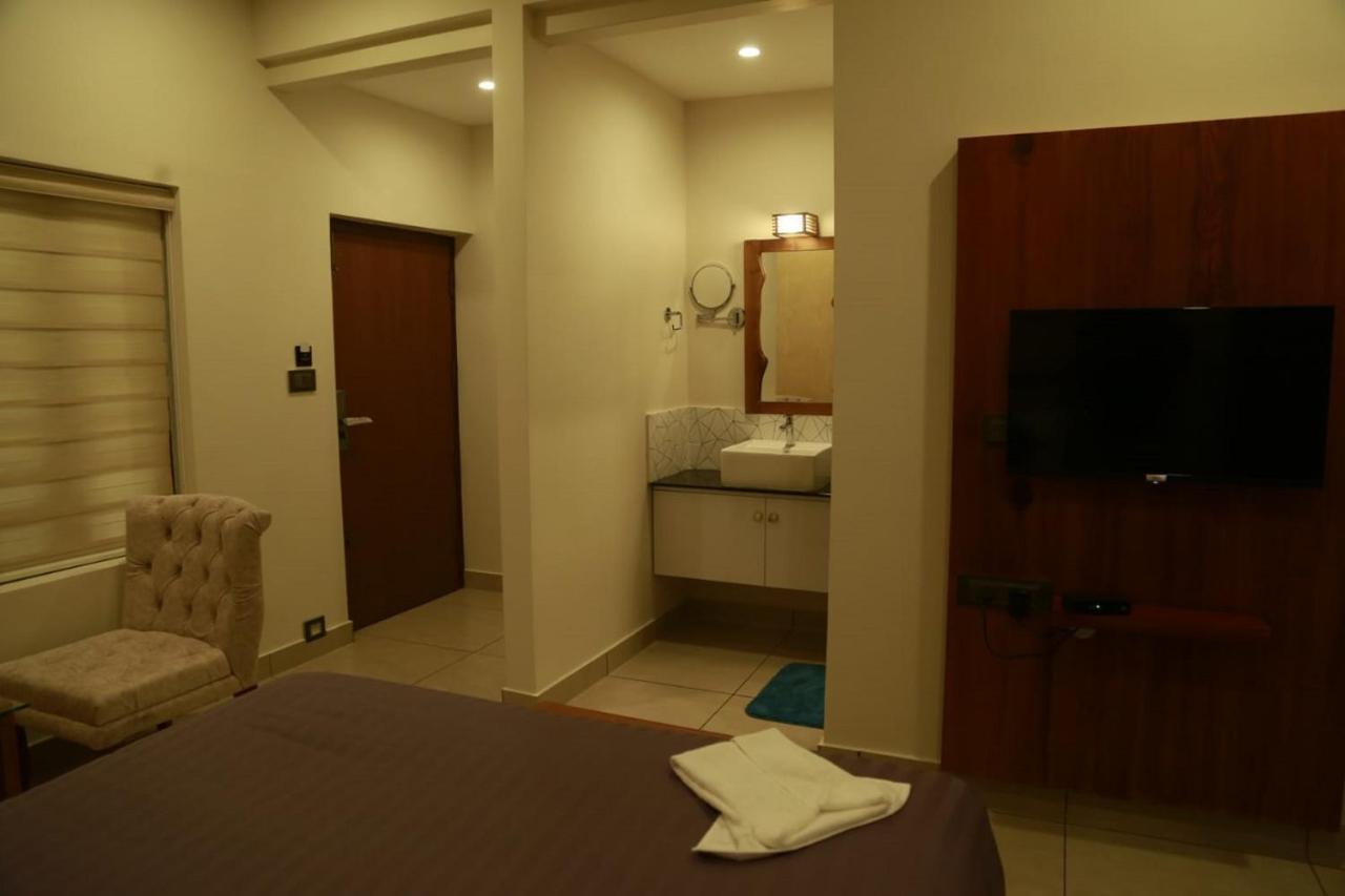 Casa Orchid Resort *