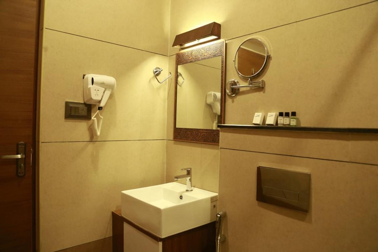 Casa Orchid Resort *